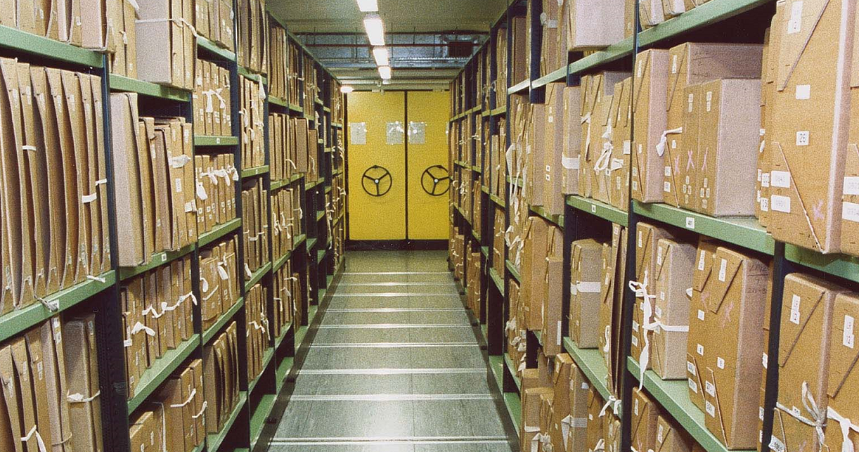 pakketjes in stellingkasten